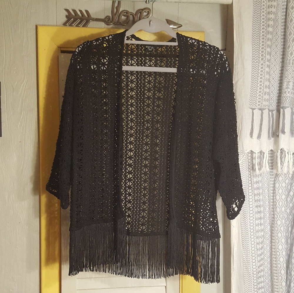 🌹🌟NWOT🌟🌹 Crocheted black cardigan with fringe